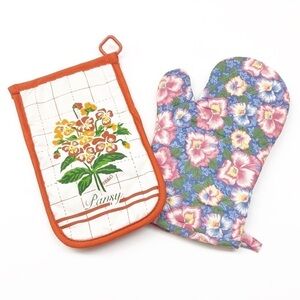 Pansy and floral oven mitt set